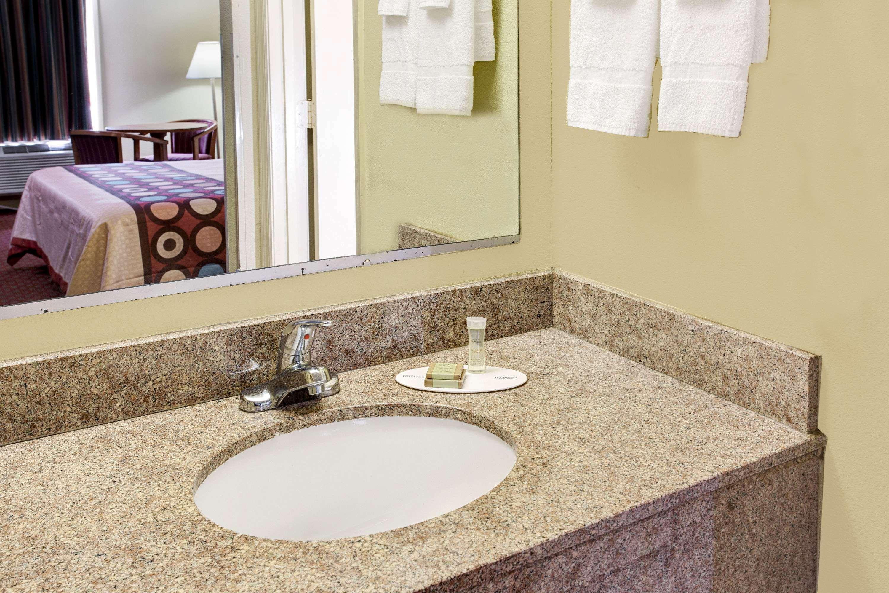 Super 8 By Wyndham Walterboro Ξενοδοχείο Εξωτερικό φωτογραφία
